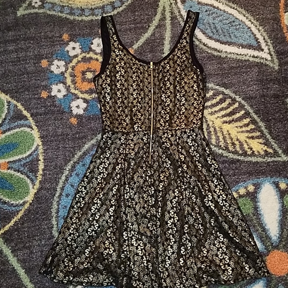 Gold dress with zipper back - Picture 2 of 3